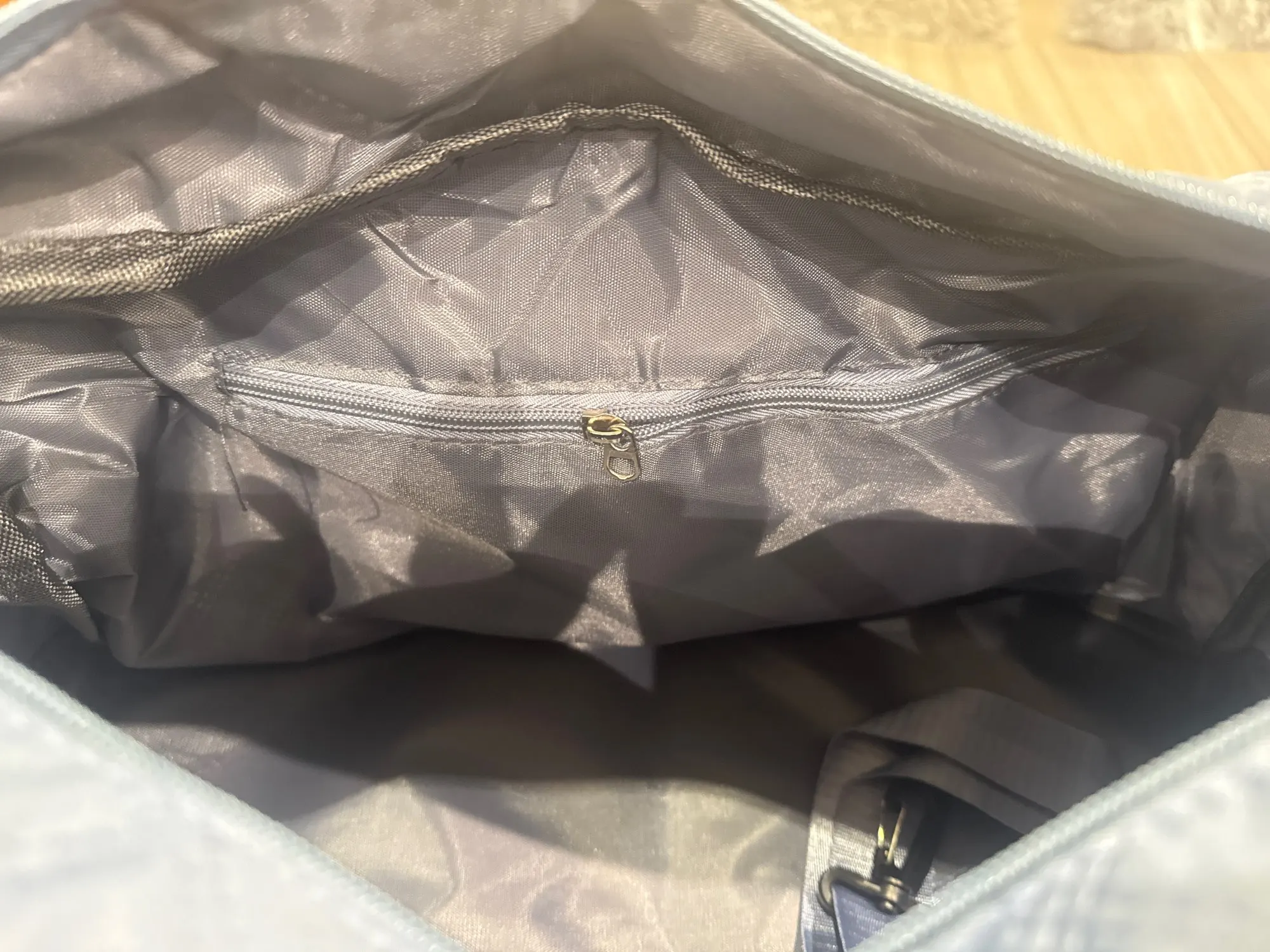 Sac de Voyage Léger Pliable 40L – Fourre-Tout de Sport et Week-End avec Bandoulière Réglable – Sac de Nuit Cabine Homme/Femme photo review