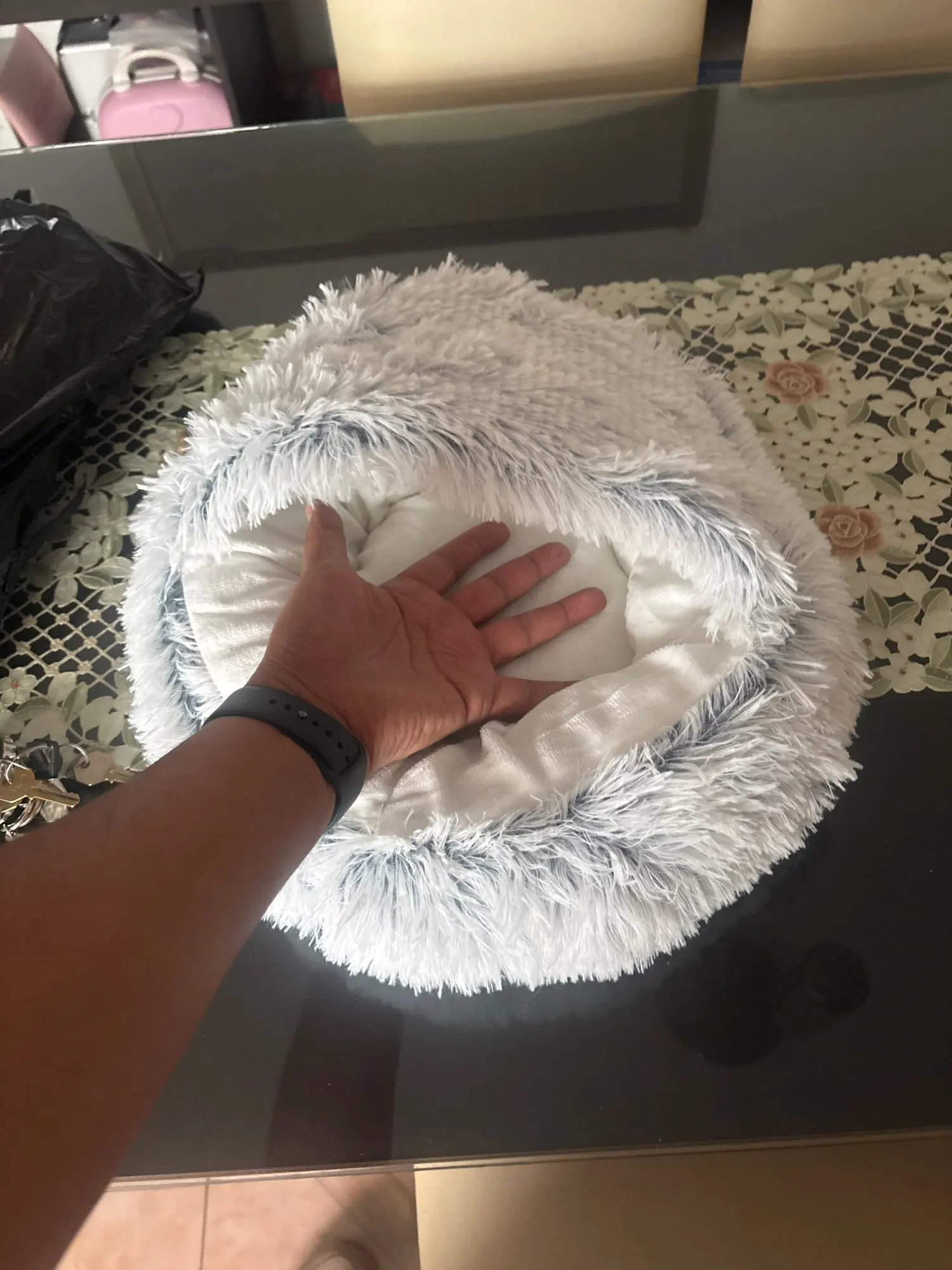 Autumn and Winter soft plush pet bed and pet bed Winter warm and cold plush comforter nest Shell cat nest semi-enclosed cat nest photo review
