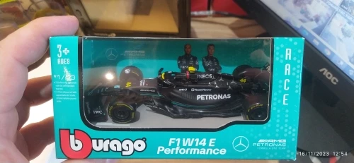 Bburago 1:43 Mercedes-AMG Petronas F1 Team W14 2023 #44 Hamilton #63 George Russell Alloy Car Die Cast Model Toy Collectible photo review