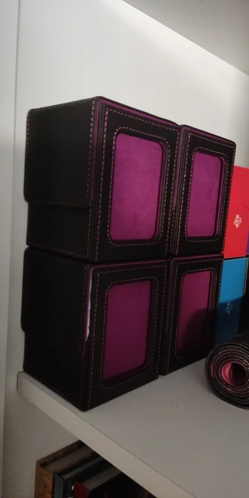 Caja de baraja de cartas con ventana de visualización, capacidad para 120 + tarjetas de una sola manga, cierre magnético, adecuada para tarjetas CCG, tarjetas de juego mágicas photo review