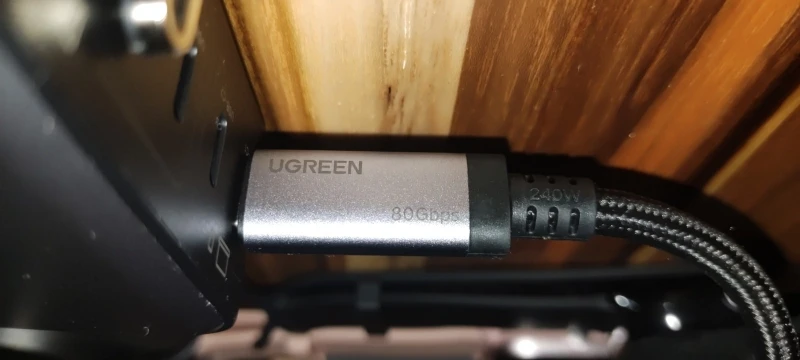 UGREEN PD3.1 240W USB-C Cable USB4 80Gbps 16K Display Type-C Fast Charging Compatible with USB-C Monitors MacBook iPad iPhone 17 photo review