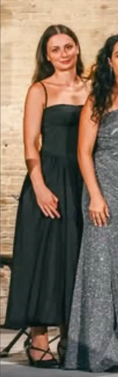 Summer 2024 Women's Elegant Sleeveless Backless Pleated Midi Dress photo review