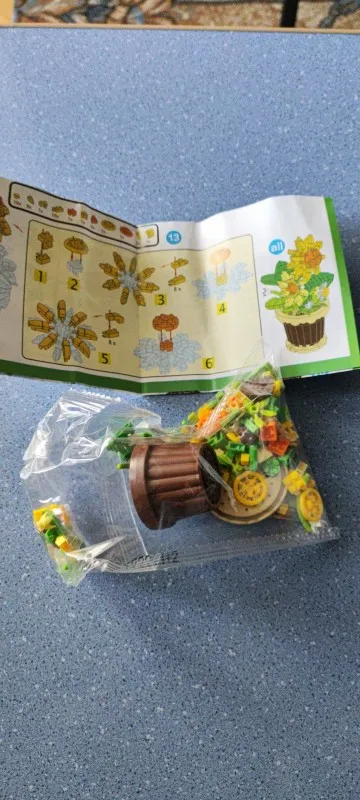 1PC Mini Succulent Flower Pot Building Blocks Simulation Flower Assembling Brick Model Kids Toys photo review