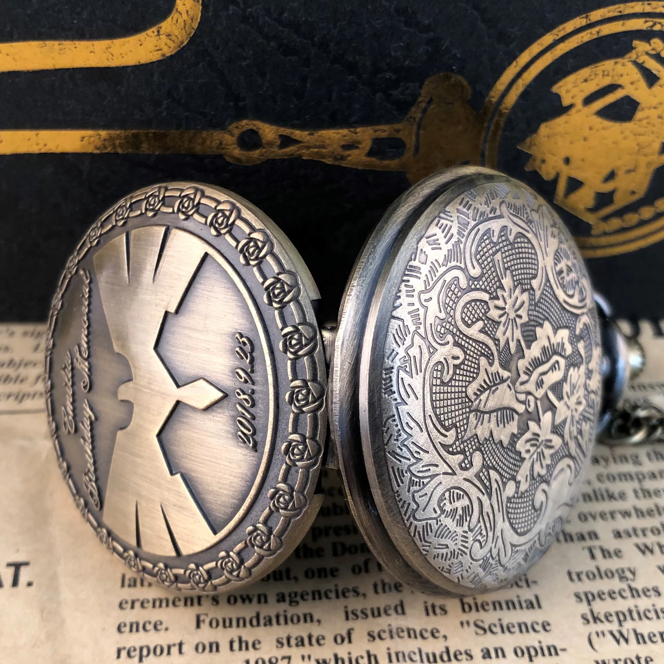 Рисунок 3 - Бронзовые антикварные военные кварцевые карманные часы