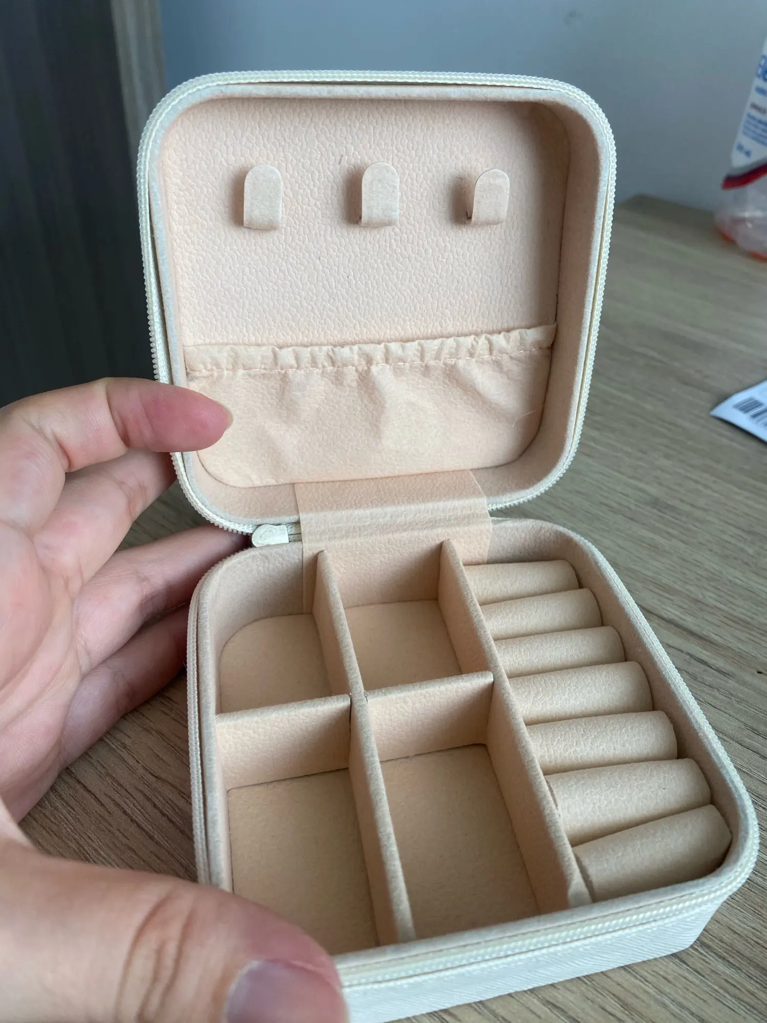 Porta Joias JoyBox Compacto: Ideal para Viagens, Trabalho e Dia a Dia