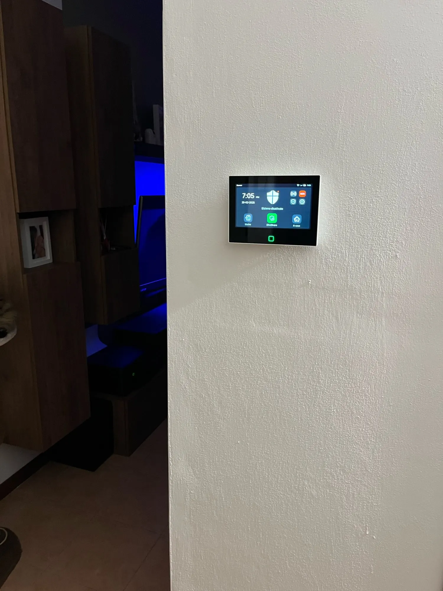 Staniot 7 inch Home Alarm System Wireless WiFi 4G Tuya Smart Security Protection Kit Built-in 115dB Louder Siren 5000mAh Battery photo review