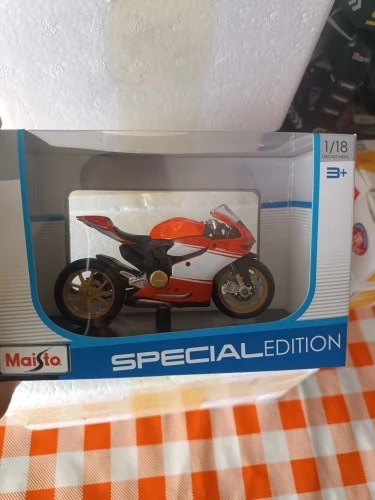 Maisto Ducati Panigale V4 S Corse 1:18 Scale Alloy Motorcycle Diecast Model Collectible Grade Gift Toy photo review