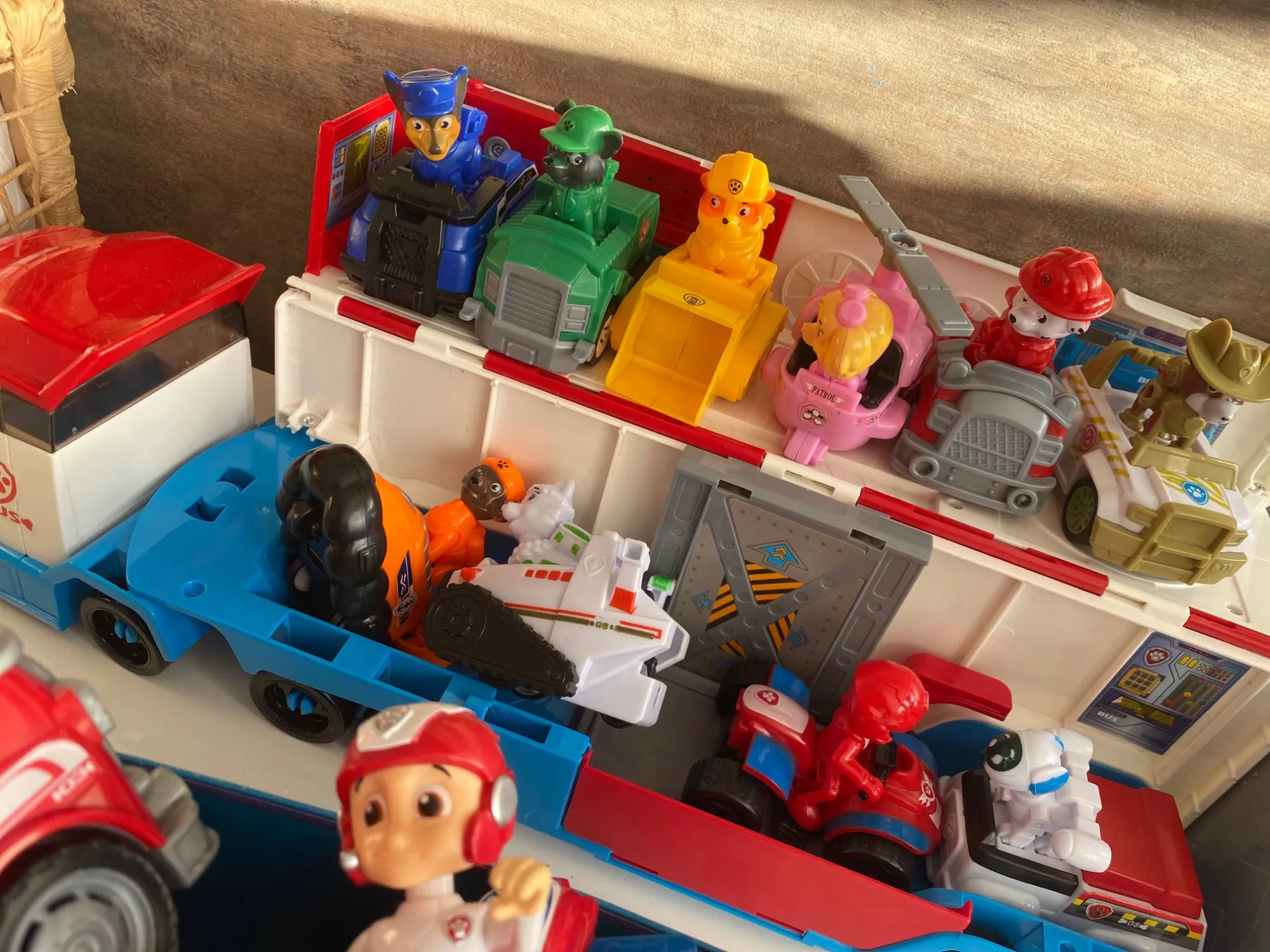 Camion Pat' Patrouilleur - 6 figurines incluses | Kids Vibes