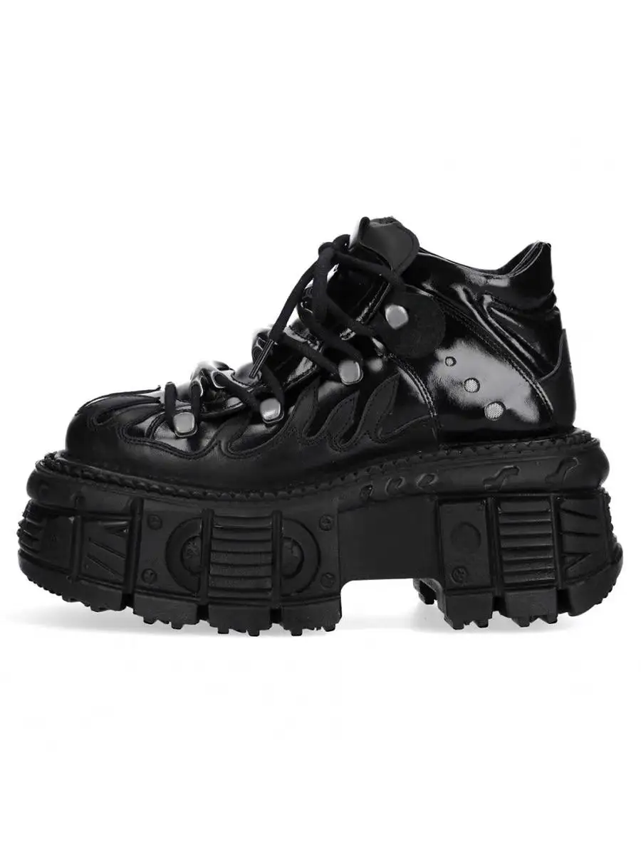 Рисунок 5 - Кроссовки в стиле New Rock Fir