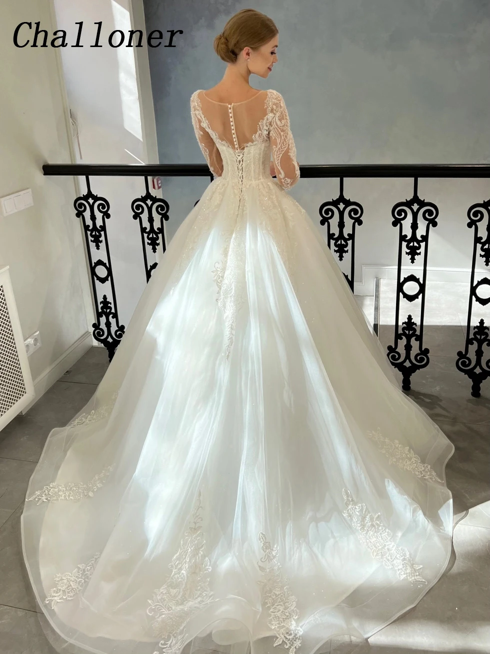 Рисунок 2 - Изысканные свадебные платья Challoner