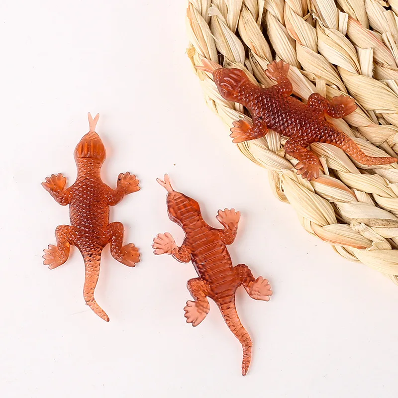 Рисунок 6 - пластиковые гаджеты для Хэллоу