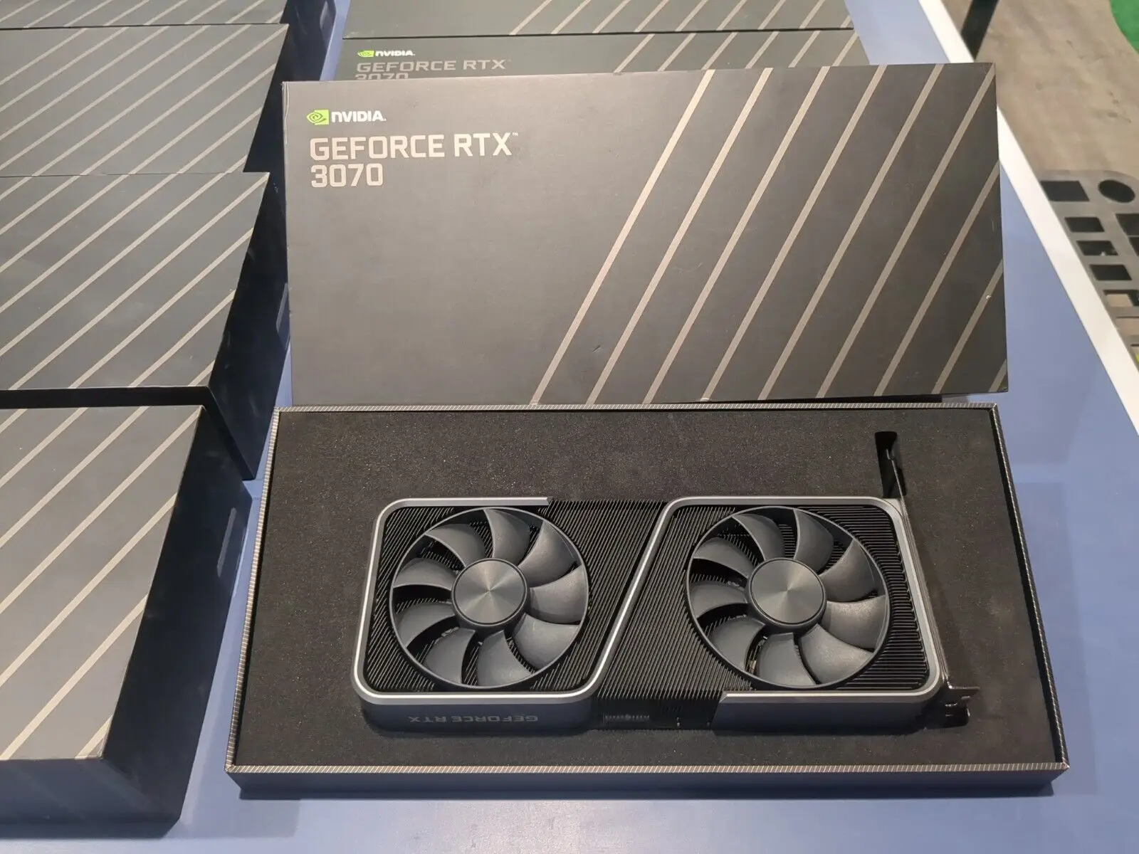 

Совершенно новый на Nvidia RTX 3070 RTX 2080 Ti: а победитель