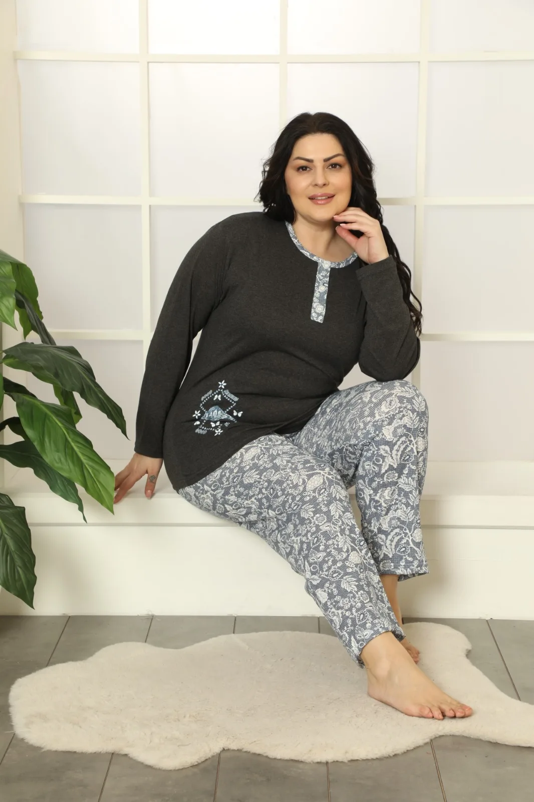 

DesingONB Cotton 4-Season Fabric Women's Large Size Pajamas Set with Buttons Four Size Options Blue, Green, Grey, Pink, Navy Blu