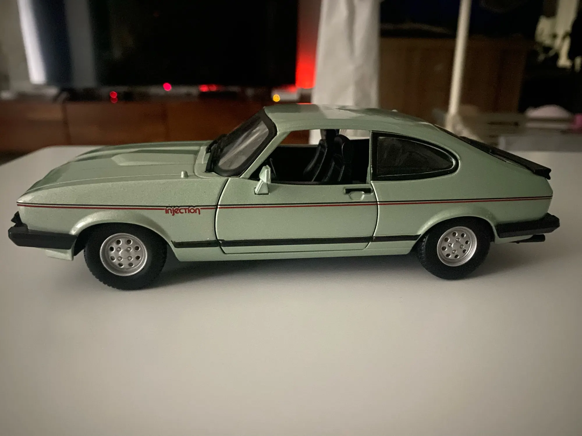 Bburago 1:24 Ford Capri 1982 Sports Car Static Die Cast Vehicles Collectible Model Car Toys photo review