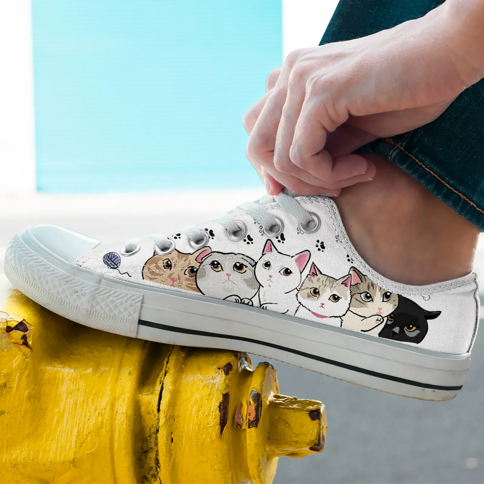 Cute Cartoon Cat abstract Cat Design for Woman Classic Low Top Canvas Shoes White Lace-up Sneakers Loafers Casual Soft Footwear
