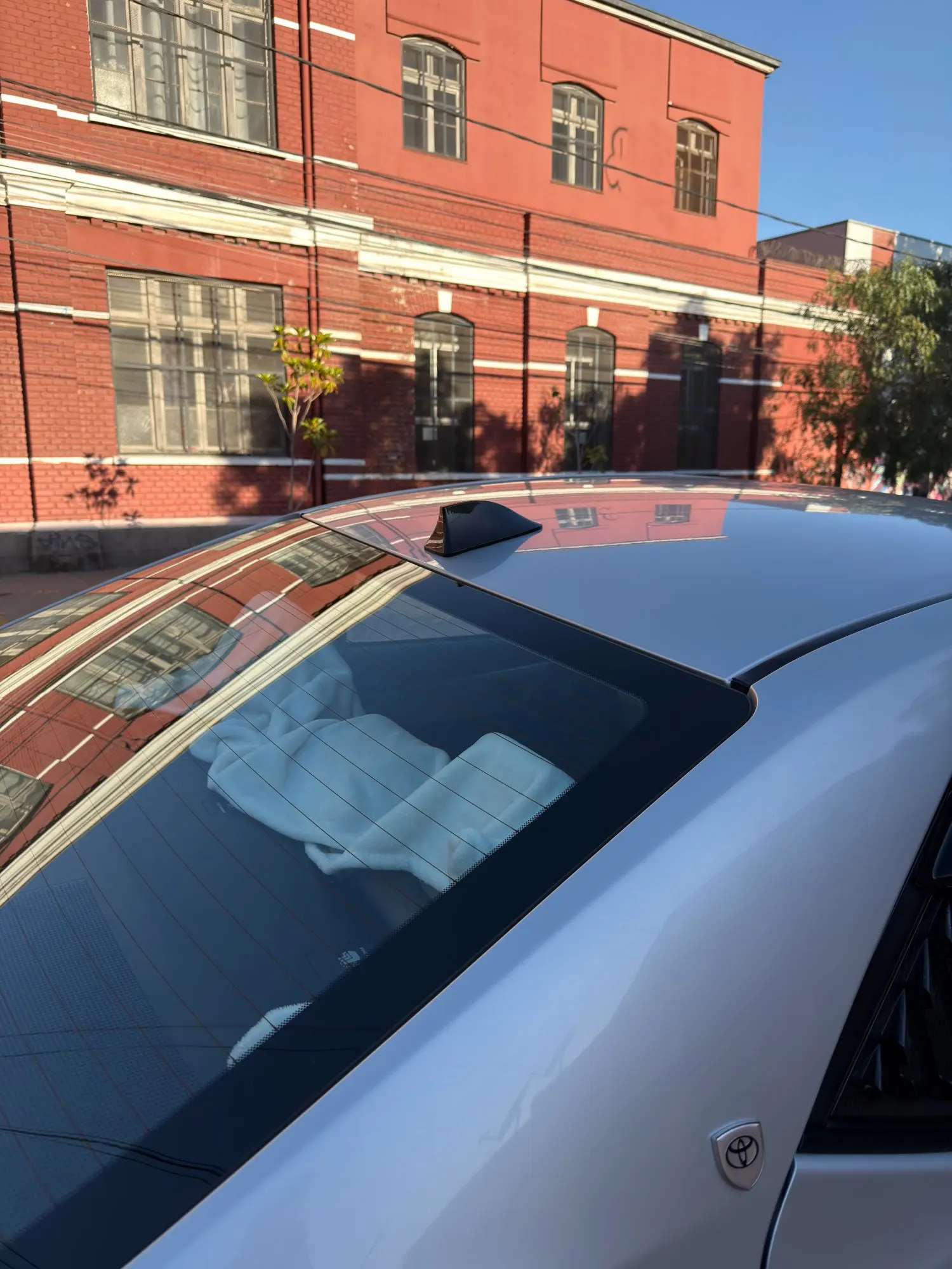 Antenne requin universelle pour voiture