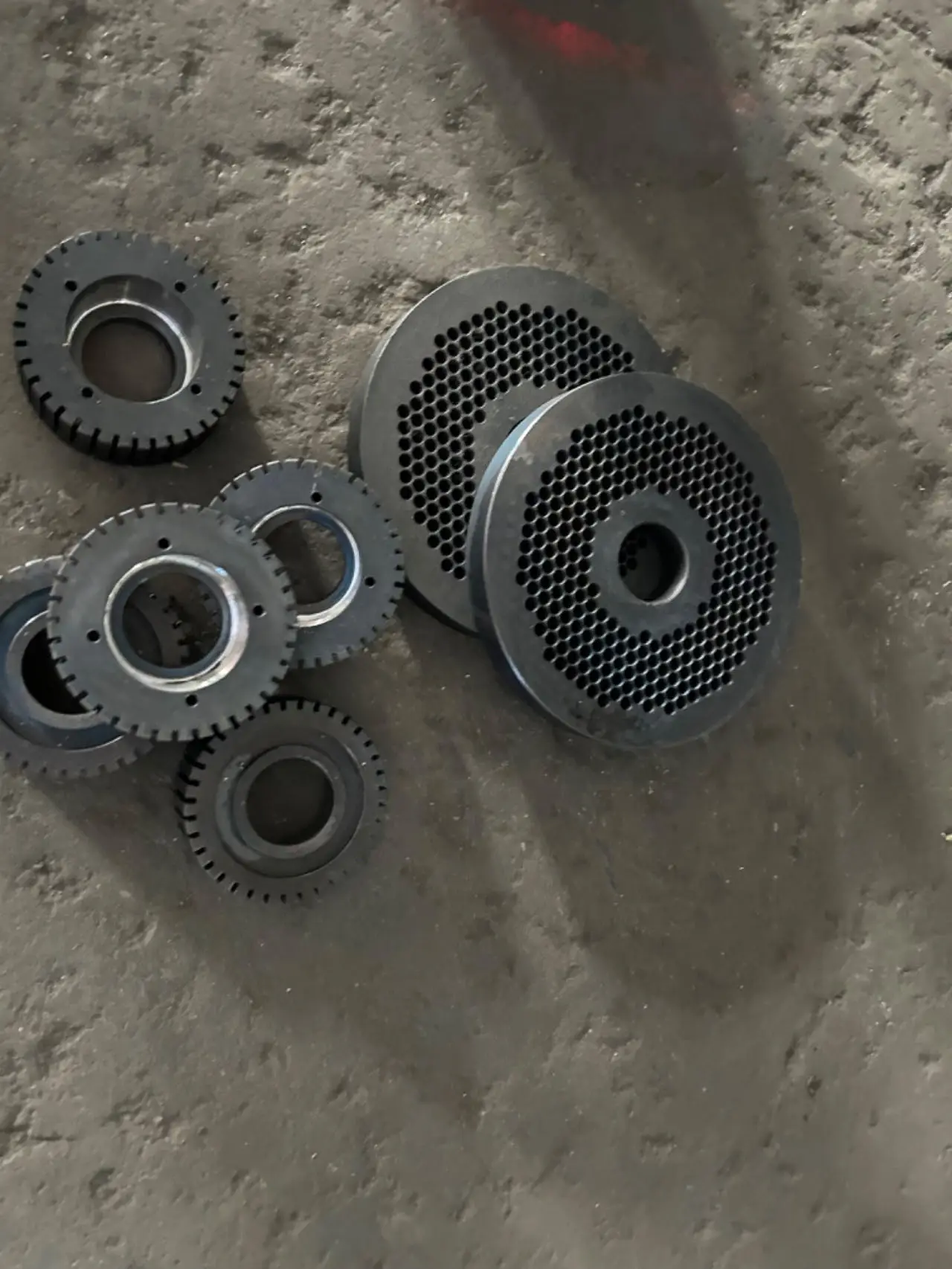 1 die and 3 roller cover shell of MKL229 pellet mill 230 mm diameter 4-6 mm die hole size can be choosen