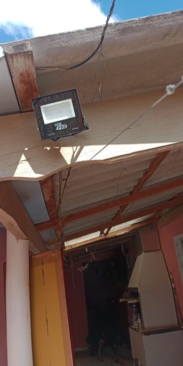 Refletor Led 100w Holofote Bivolt Prova Dágua Luz Branco Forte photo review