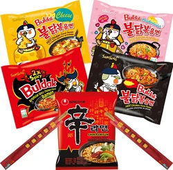 Surtido de 5 ramen Sabores Variados y 2 palillos de bambú WikiMark. Incluye, Samyang Cheese, Nongshim Shin Ramyun Noodle Soup, Samyang Hot Chicken, Samyang 2x Spicy, Samyang Noodles Carbonara.
