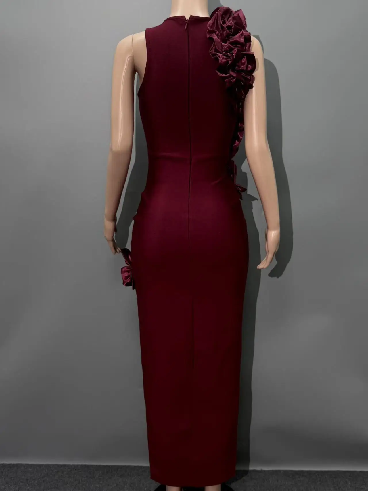 فستان حفلات طويل كشكش أحمر نبيذي