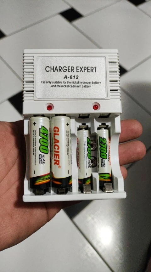Kit Carregador De Pilhas E Pilhas Recarregáveis AA AAA - Neverdie Store photo review
