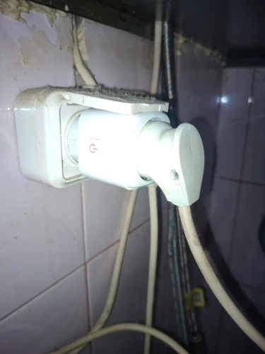 Presa Smart Wi-Fi 16A Schuko con Monitoraggio Consumi (kWh) – Alexa/Google