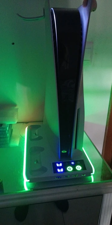 Soporte para PS5/PS5 Slim/PS5 Pro con gancho para auriculares, soporte de refrigeración y estación de carga de controlador para PS5 con ventilador de refrigeración de 3 niveles photo review