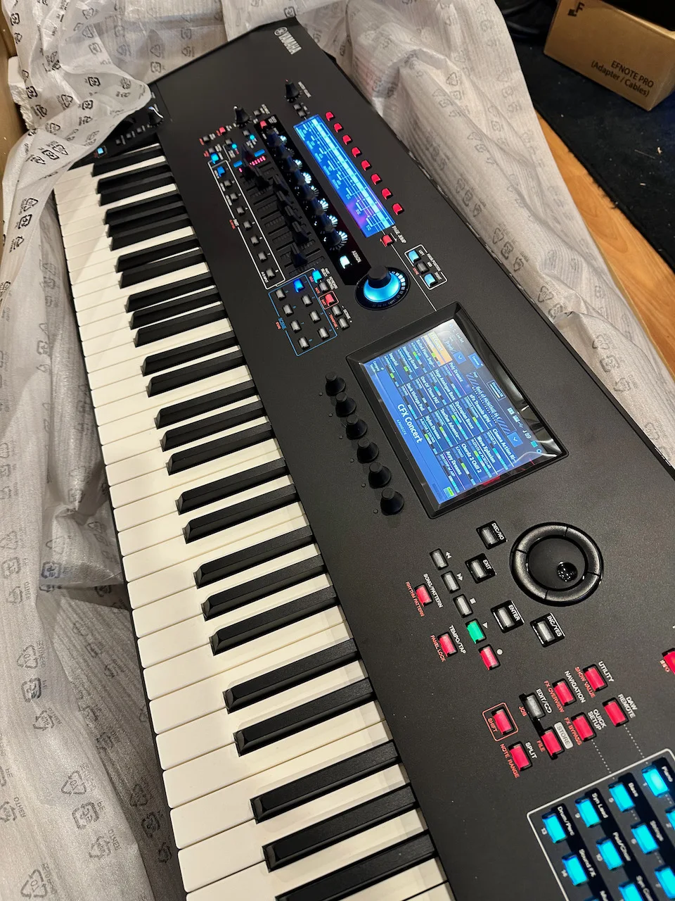 TOP ORIGINAL Yamahas Montage M8x 88-key Synthesize