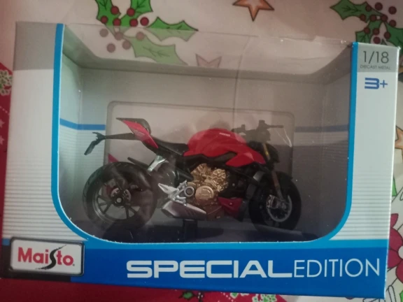 Maisto Ducati Panigale V4 S Corse 1:18 Scale Alloy Motorcycle Diecast Model Collectible Grade Gift Toy photo review