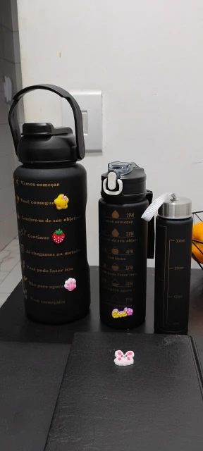 Kit da Garrafa de Água Squeeze Motivacional Com Adesivos 300ML+900ML+2000ML photo review