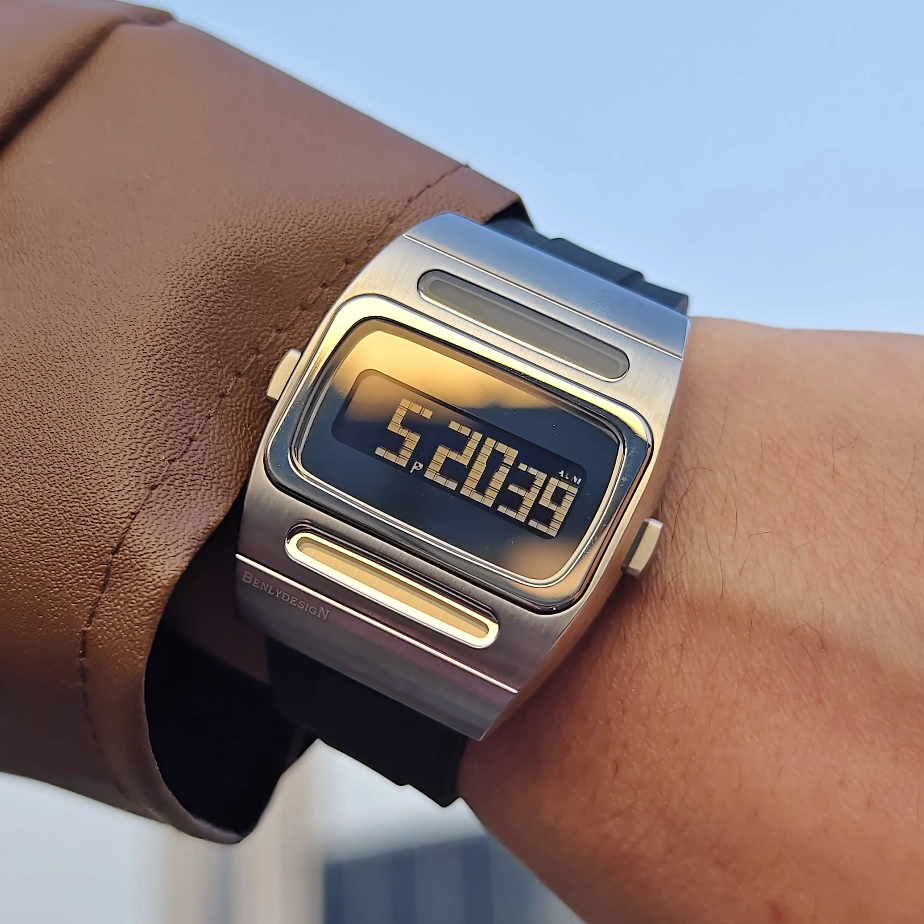 BENLYDESIGN Unique Digital Watch for Men, Retro 1970s Vintage LED