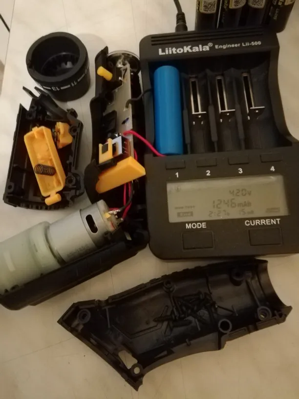 DEKO DKCS 3,6 O1 SET2 Akkuschrauber mit Verdrehbar Griff und LED Taschenlampe für Zuhause DIY/Täglichen Reparatur photo review