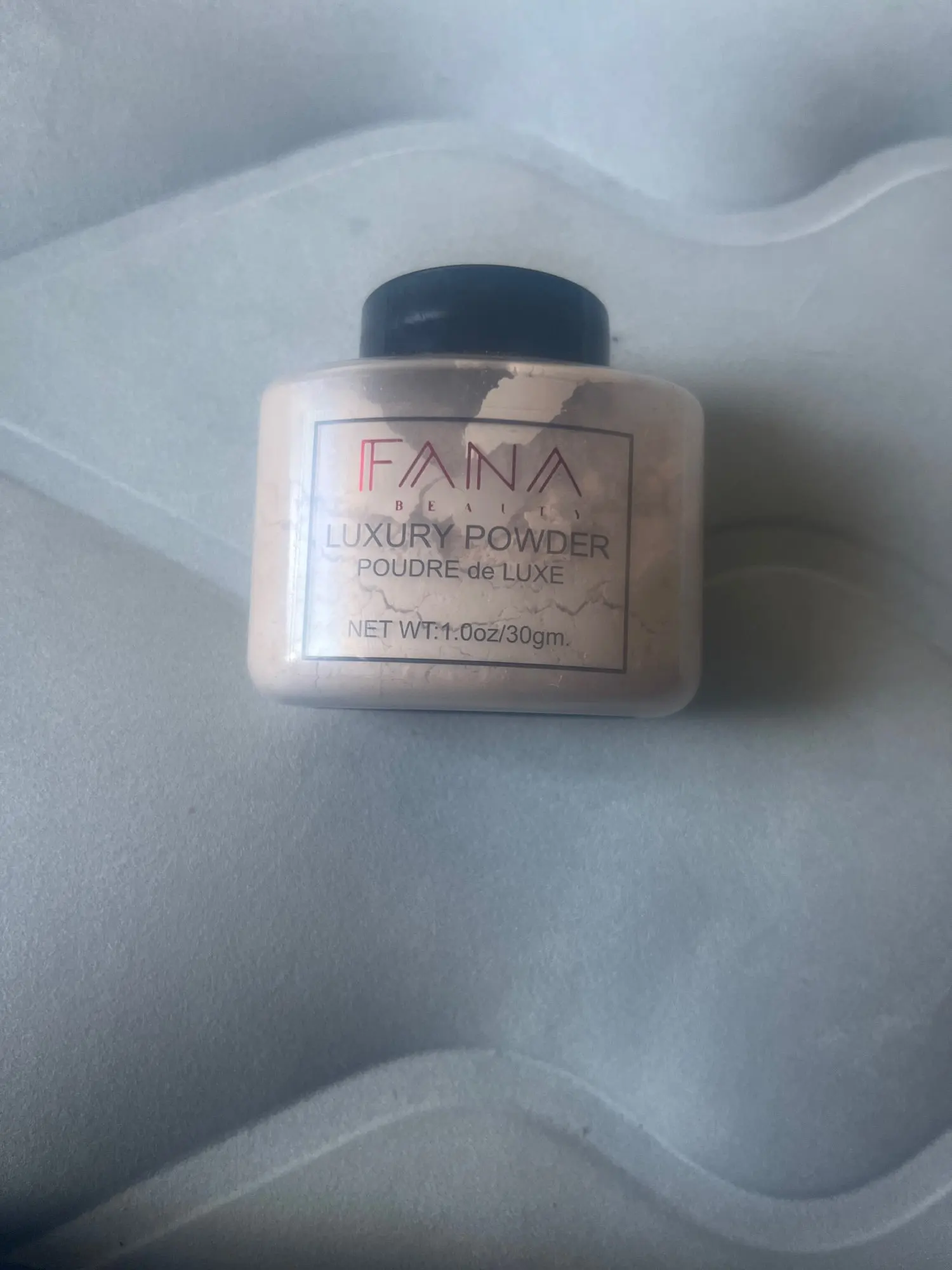 4 Color Luxury Powder for Women Face Foundation Banana Powder Bottle Loose Powder Authentic Oil-Control Beauty Make Up Art Tools photo review