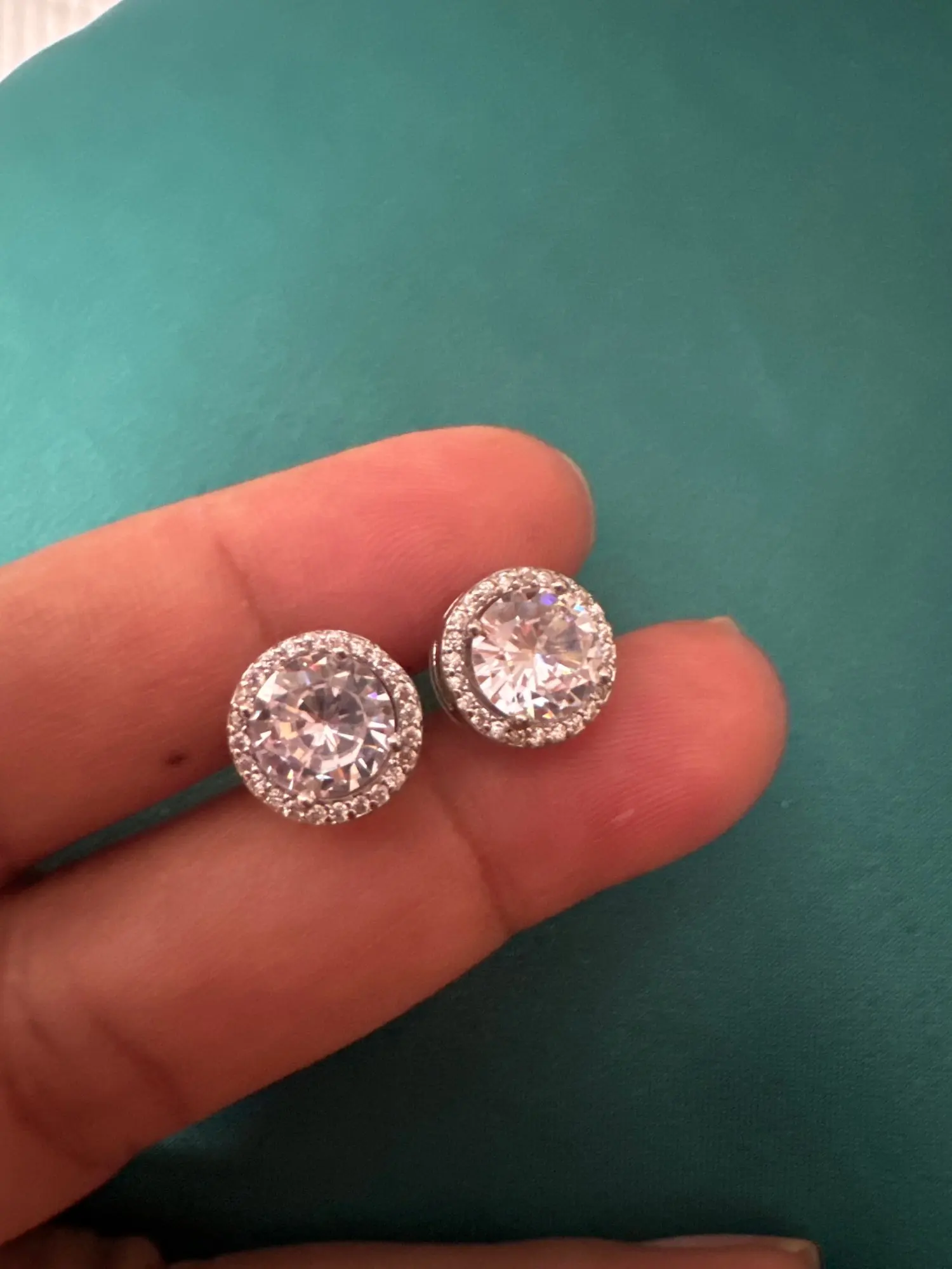 Luxury Crystal White Zircon Stud Earrings photo review