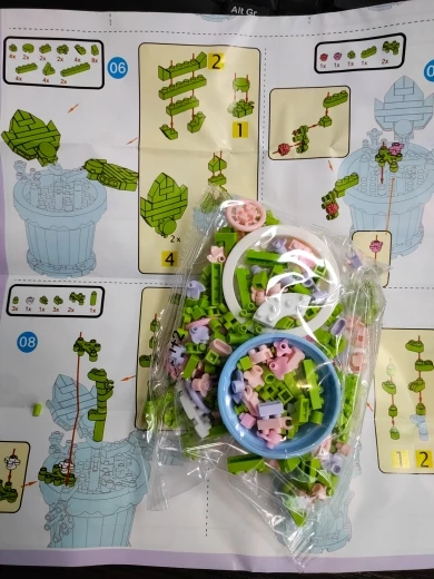 1PC Mini Succulent Flower Pot Building Blocks Simulation Flower Assembling Brick Model Kids Toys photo review