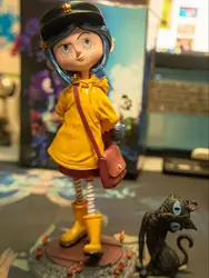 Coraline and The Cat Figurine Table Decoration - Trendy Gift and Decorative Accent - 20cm (Coraline)
