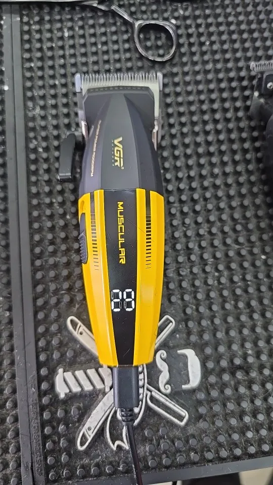 מכונת תספורת מקצועית נטענת VGR 285 — מנוע חזק, תצוגת LED, מסרקים לכל אורך - תמונה 4