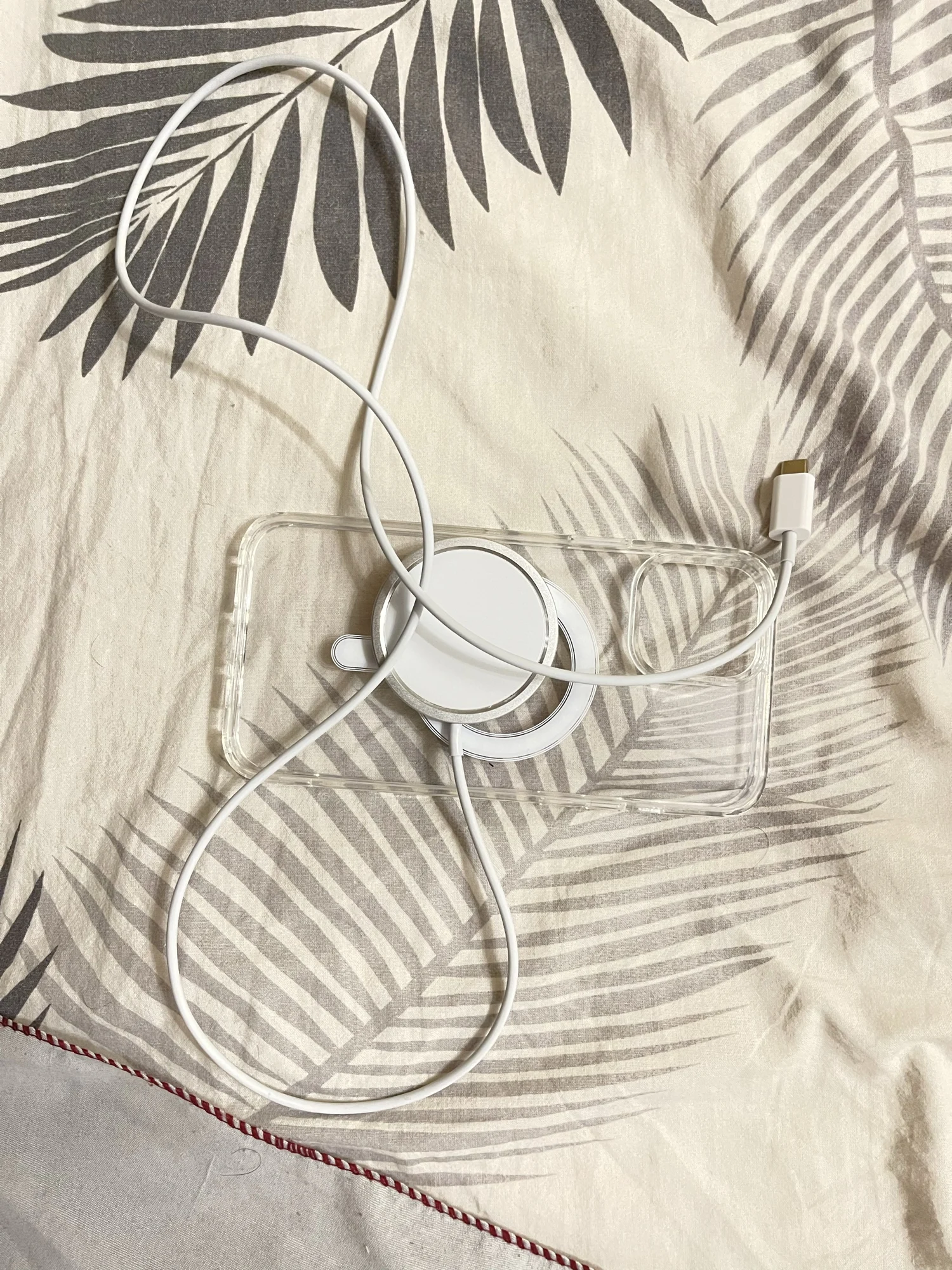 Magnetic Wireless Charger Fast Charging Pad Stand With Type C Cable photo review