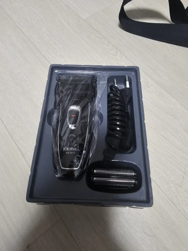 KEMEI 2 Heads Rechargeable Electric Shaver Reciprocating Electronic Shaving Machine Rotary Hair Trimmer Face Care Razor KM-8013 photo review