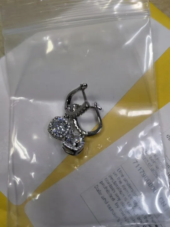 2CT Moissanite Huggie Hoop Earring photo review