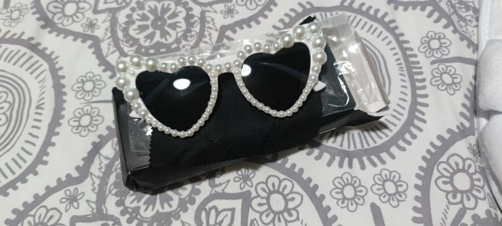 Heart-Shaped Pearl Inlaid Sunglasses photo review