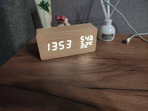 Digital Wooden Alarm Clock USB/AAA Powered photo review