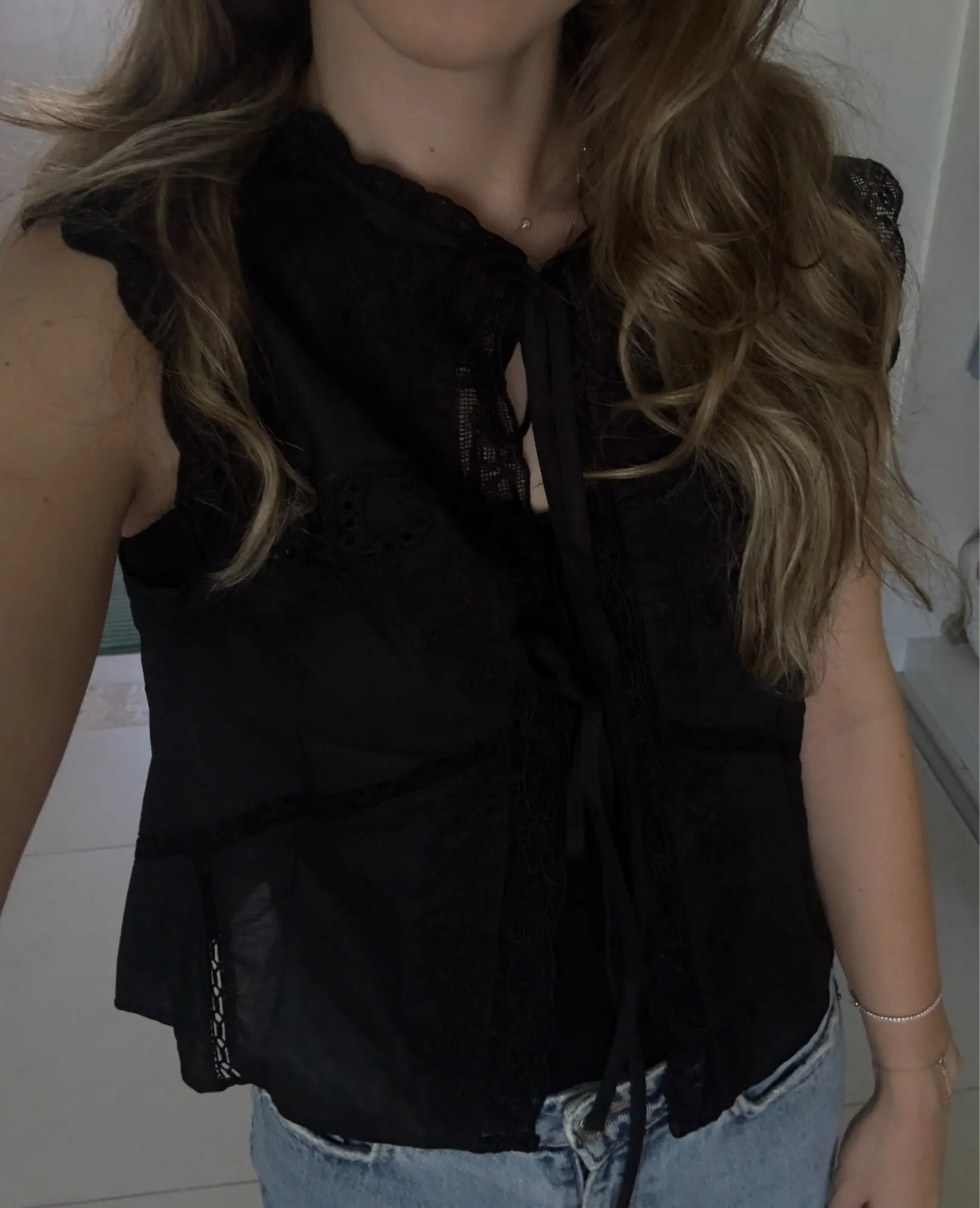 Women's Lace Embroidered Sleeveless Blouse photo review