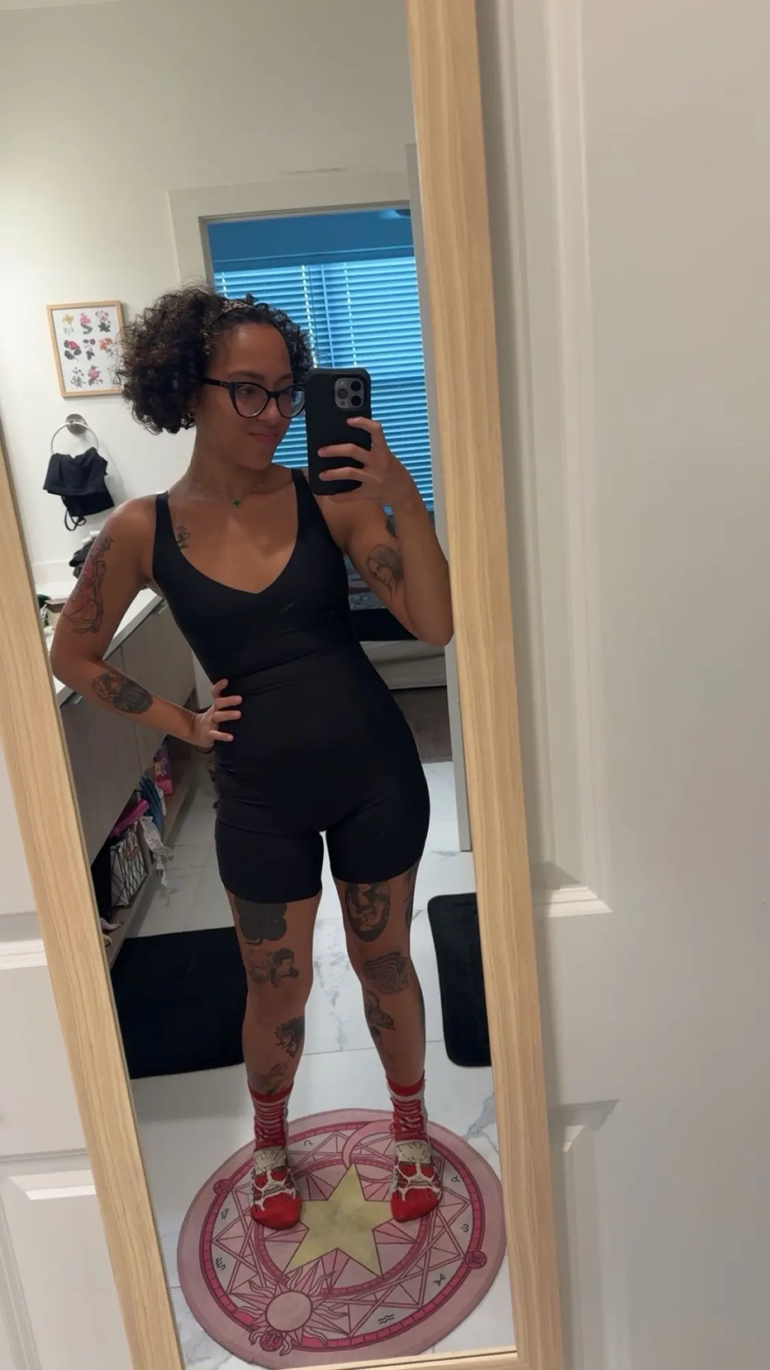 Stylish Women's Yoga Set: Luxurious Crop Top & High-Waist Leggings photo review