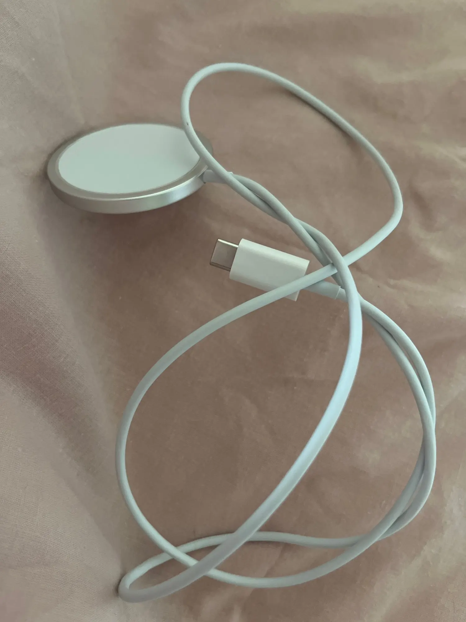 Magnetic Wireless Charger Fast Charging Pad Stand With Type C Cable photo review
