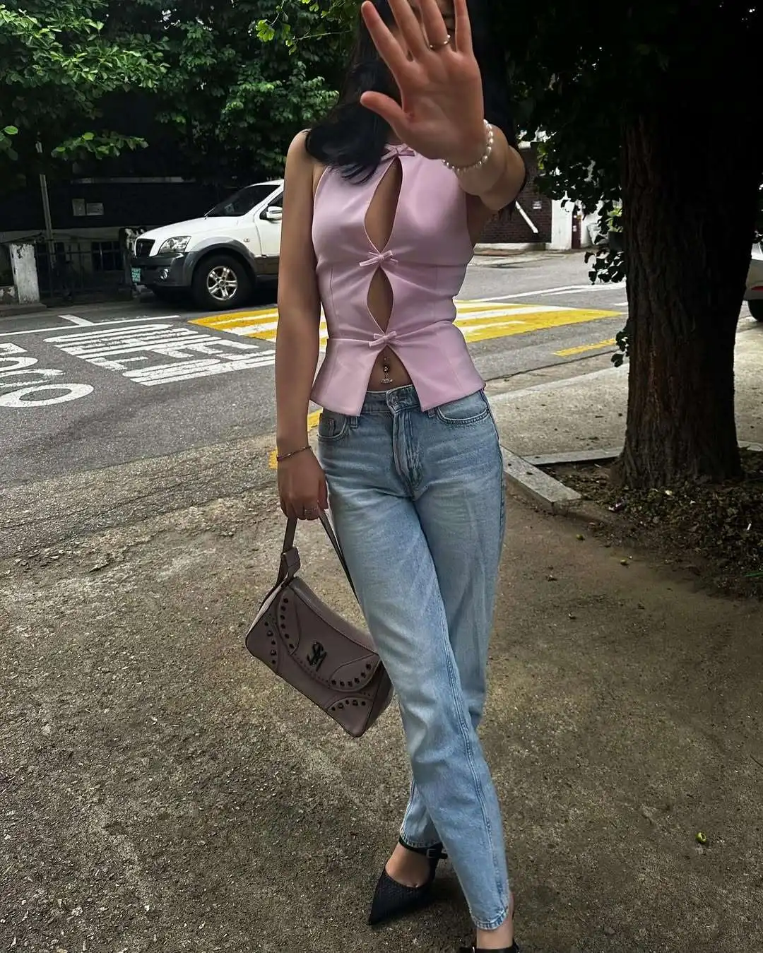 Elegant Bow Backless Halter Tank Top for Modern Women photo review