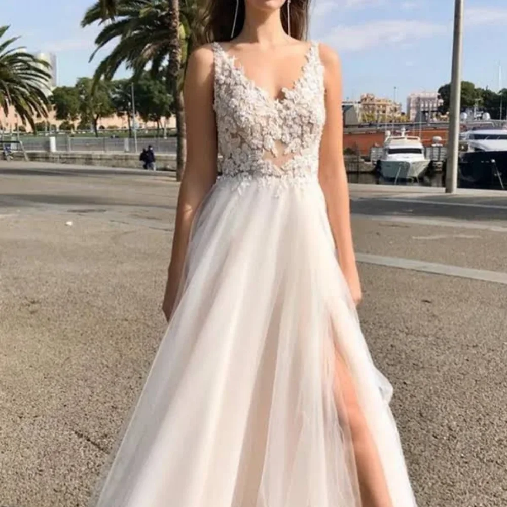 

Charming Tulle Illusion Wedding Dresses V-Neck Sexy Lace Bride Gowns Tank Applique Bridal Dress Vestidos De Novia