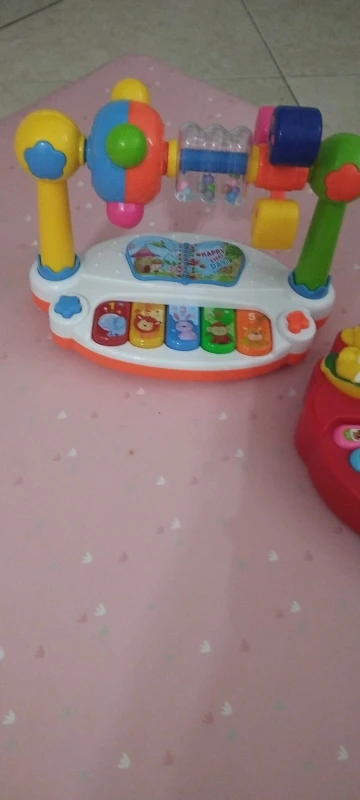 Musical Keyboard Toy Rotating Music Lights Sound for Toddlers, Random Color photo review