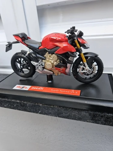 Maisto Ducati Panigale V4 S Corse 1:18 Scale Alloy Motorcycle Diecast Model Collectible Grade Gift Toy photo review