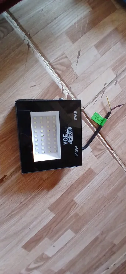 Refletor Led 100w Holofote Bivolt Prova Dágua Luz Branco Forte photo review